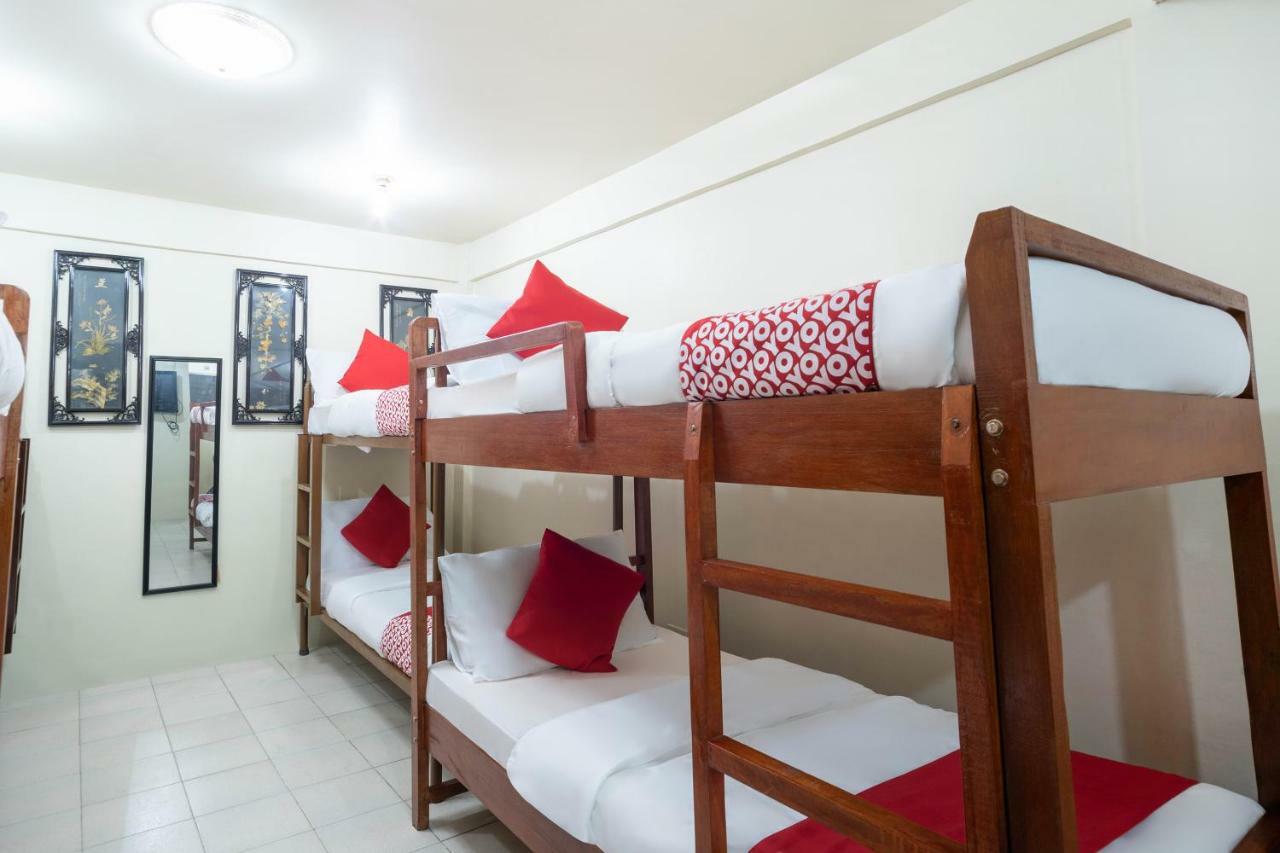 Conrado'S Apartelle Paranaque City Kültér fotó