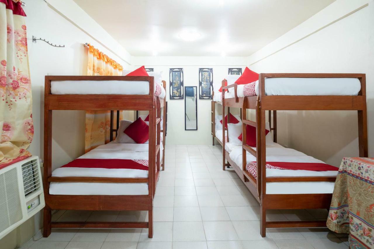 Conrado'S Apartelle Paranaque City Kültér fotó