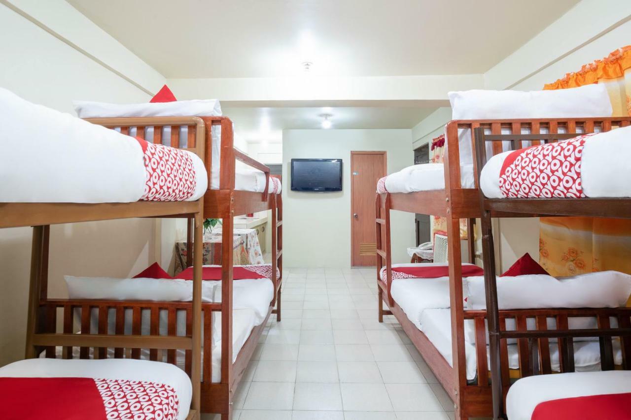 Conrado'S Apartelle Paranaque City Kültér fotó