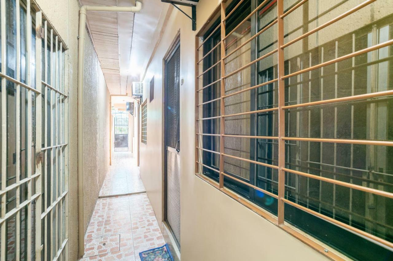 Conrado'S Apartelle Paranaque City Kültér fotó