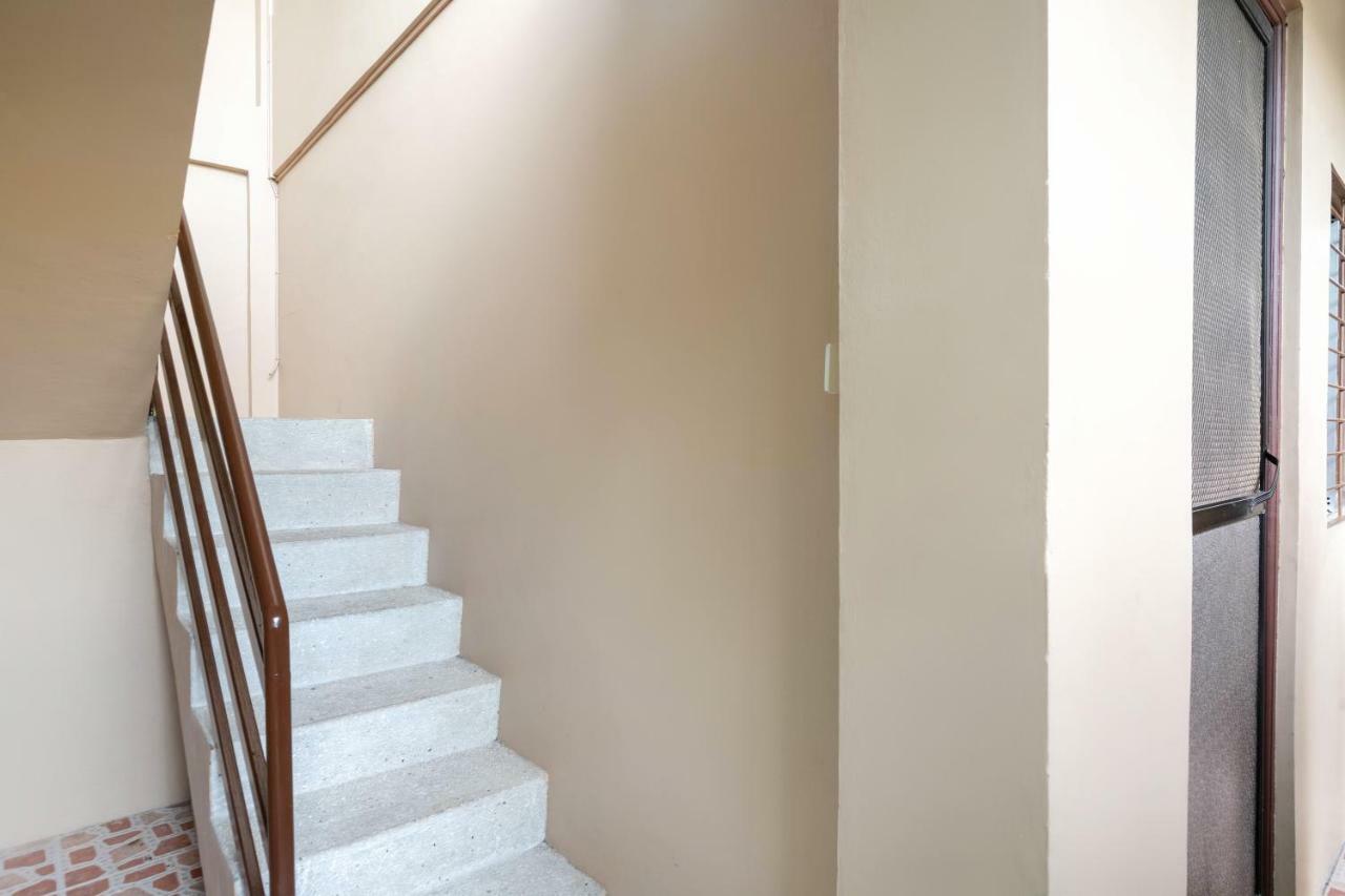 Conrado'S Apartelle Paranaque City Kültér fotó